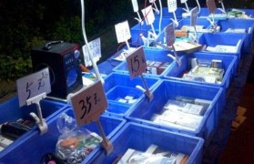 夜市卖什么小商品赚钱(想在夜市卖东西卖什么赚钱)